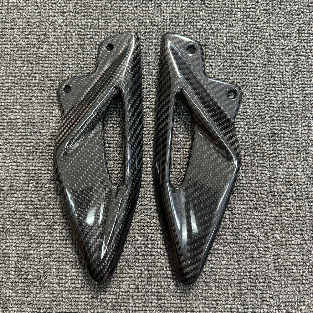 For Triumph Street Triple 660  - огляд і ціна Crepe Pan Carbon