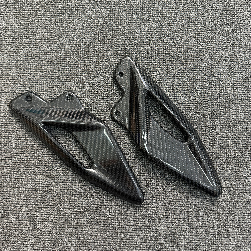 For Triumph Street Triple 660  - огляд і ціна Crepe Pan Carbon