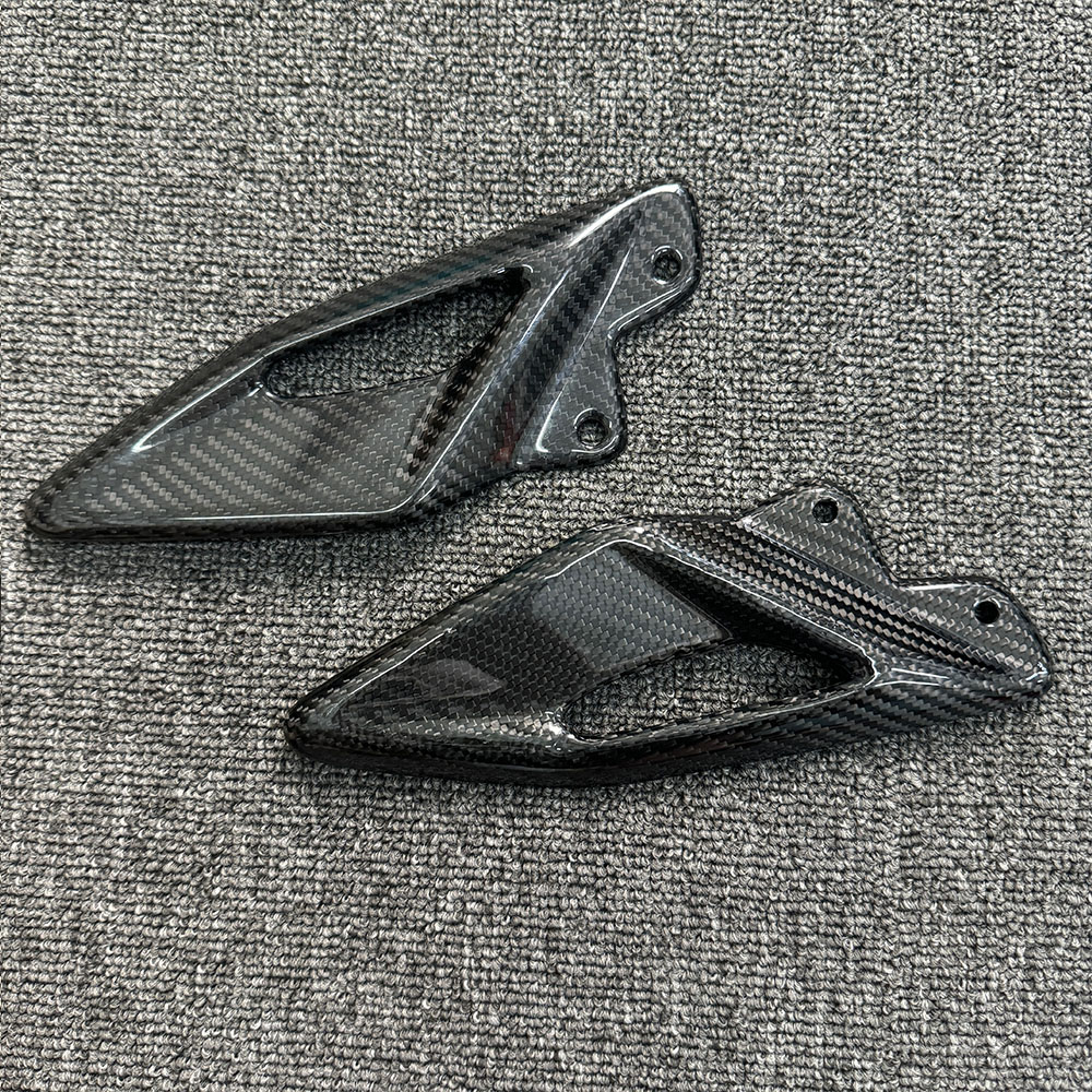 For Triumph Street Triple 660  - огляд і ціна Crepe Pan Carbon